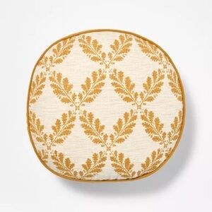 STUDIO MCGEE NWT golden leaf pattern round throw pillow -yellow/cream -16”